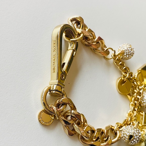 💋Michael Kors Gold Tone Emblem Chain Bracelet - Picture 4 of 4